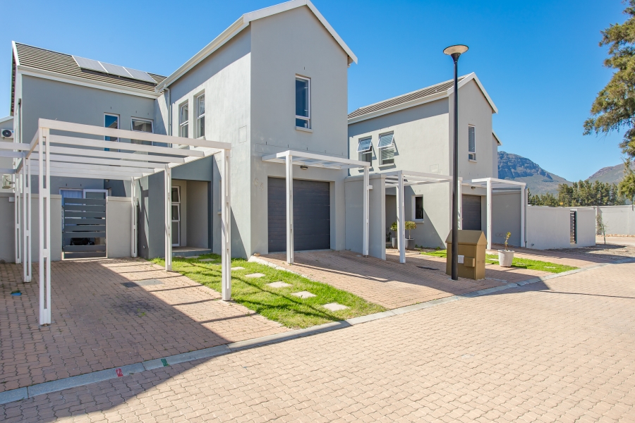3 Bedroom Property for Sale in Mountain Crest Private Estate Western Cape
